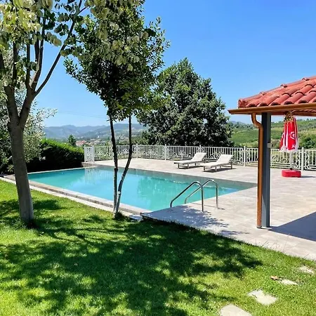 Green Garden & Pool *