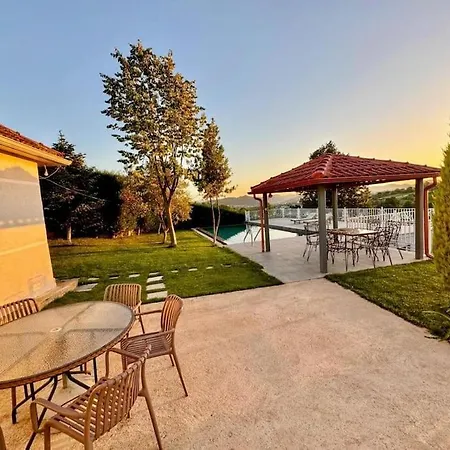 Green Garden & Pool فيلة *