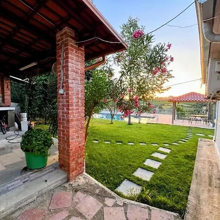 Green Garden & Pool *