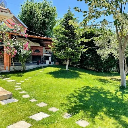 Green Garden & Pool