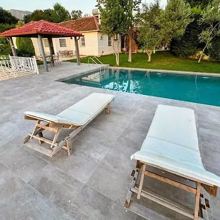 Green Garden & Pool فيلة *