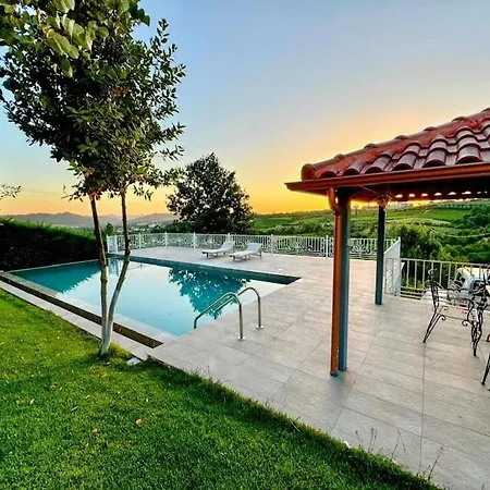 Green Garden & Pool Villa