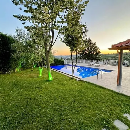 Green Garden & Pool